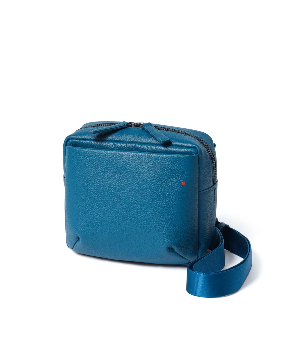 イズイット トラニオン レザーミニショルダーバッグ