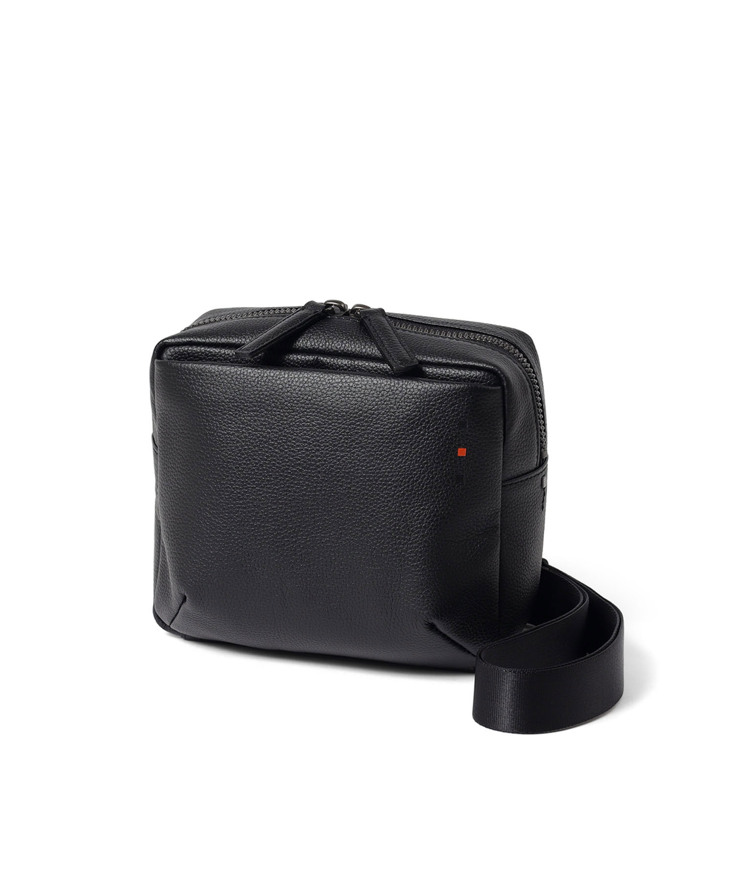 イズイット トラニオン レザーミニショルダーバッグ(クロ)