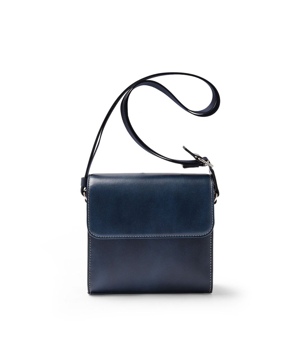 イズイット ユーゲント スクエアレザーショルダーバッグ
