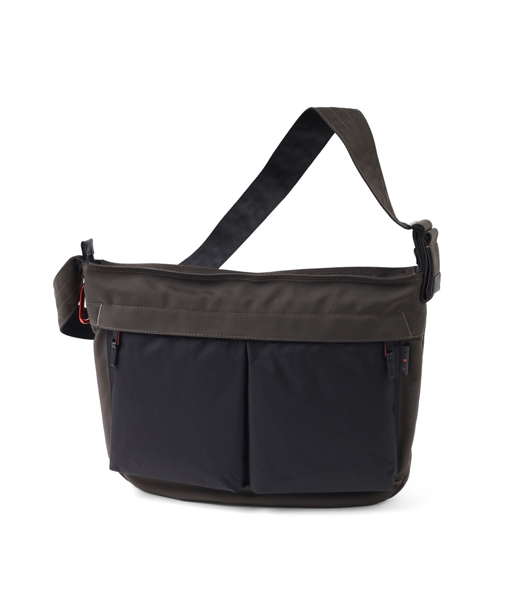 イズイット X-PAC ショルダーバッグ B4 13.3インチPC対応