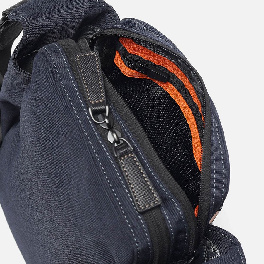 イズイット ガーデン 縦型ショルダーバッグ