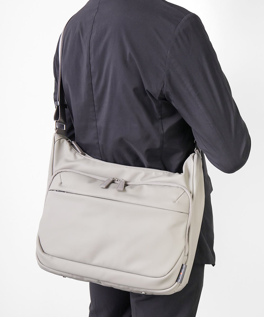 イズイット マイナビカジビジ ショルダーバッグ A4