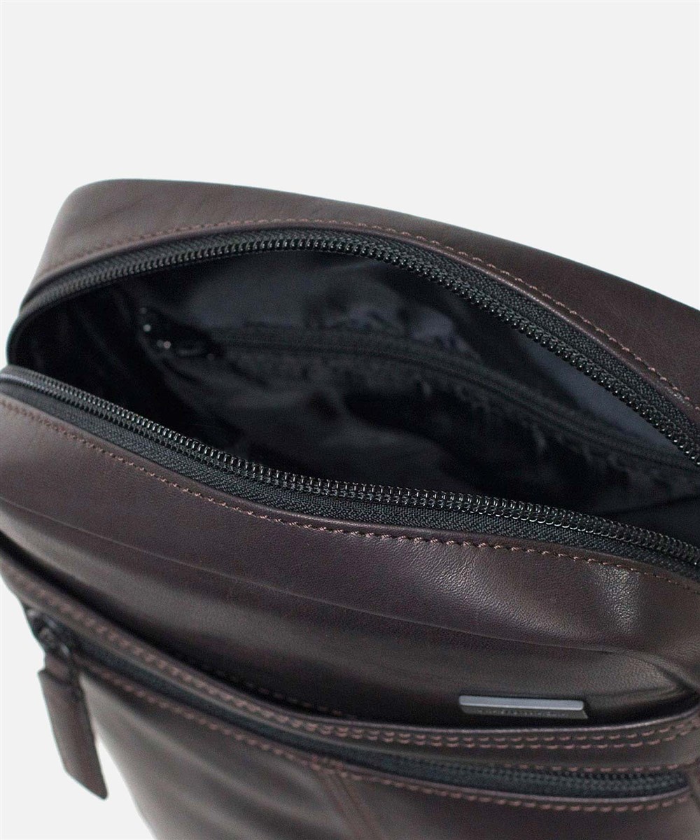 カルワザ ウイングII ミニレザーショルダーバッグ