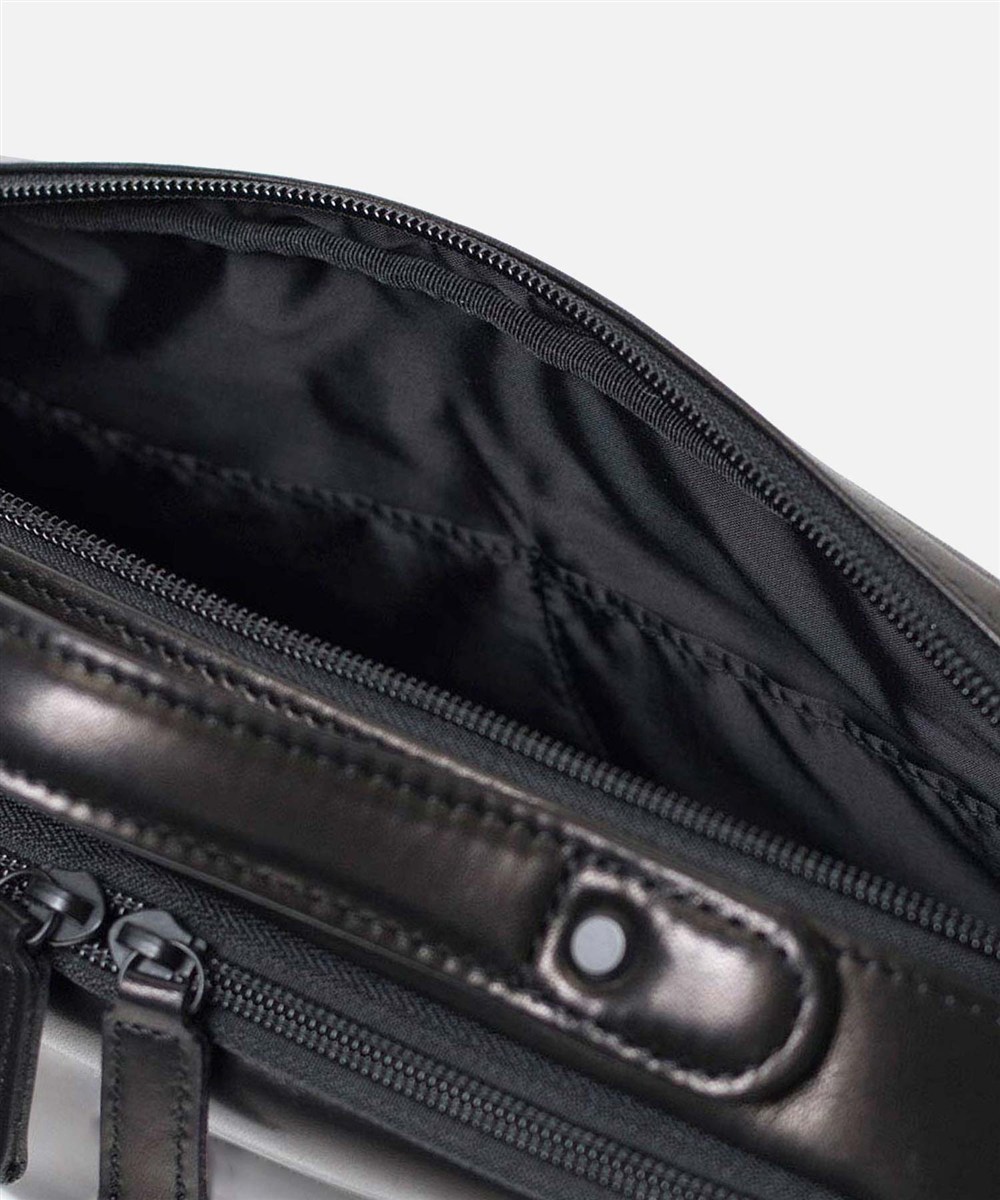 カルワザ ウイングII レザーショルダーバッグ B5ジャスト