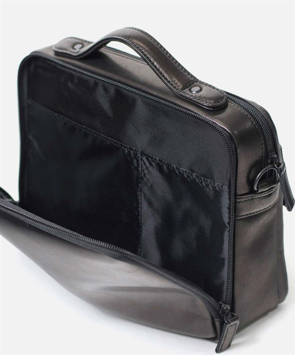 カルワザ ウイングII レザーショルダーバッグ B5ジャスト