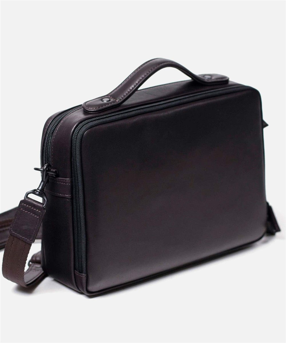 カルワザ ウイングII レザーショルダーバッグ B5ジャスト