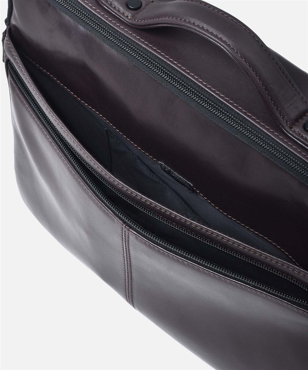 カルワザ ウイングII レザーショルダーバッグ A4