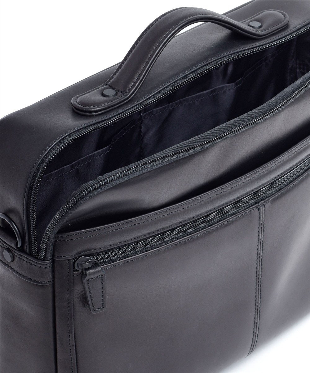 カルワザ ウイングII レザーショルダーバッグ A4