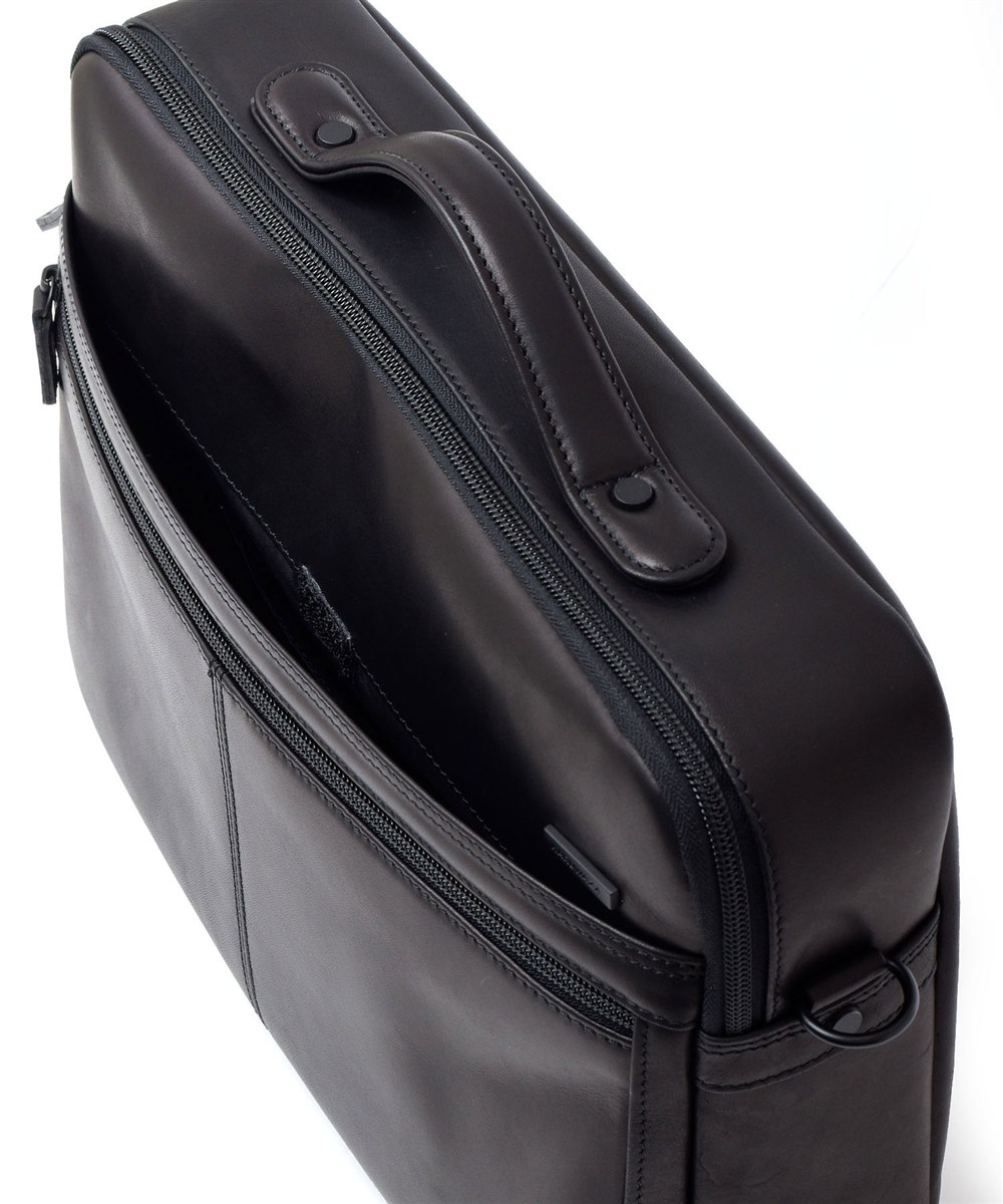 カルワザ ウイングII レザーショルダーバッグ A4