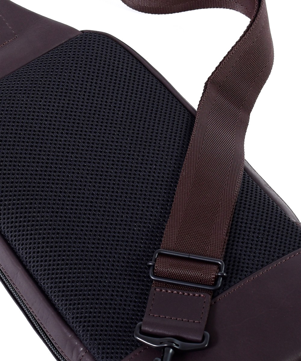 カルワザ ウイングII レザーワンショルダーバッグ