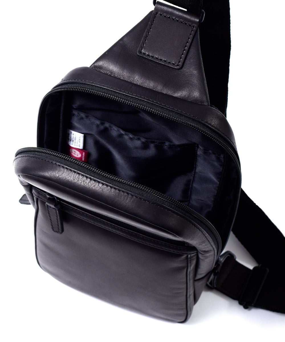 カルワザ ウイングII レザーワンショルダーバッグ