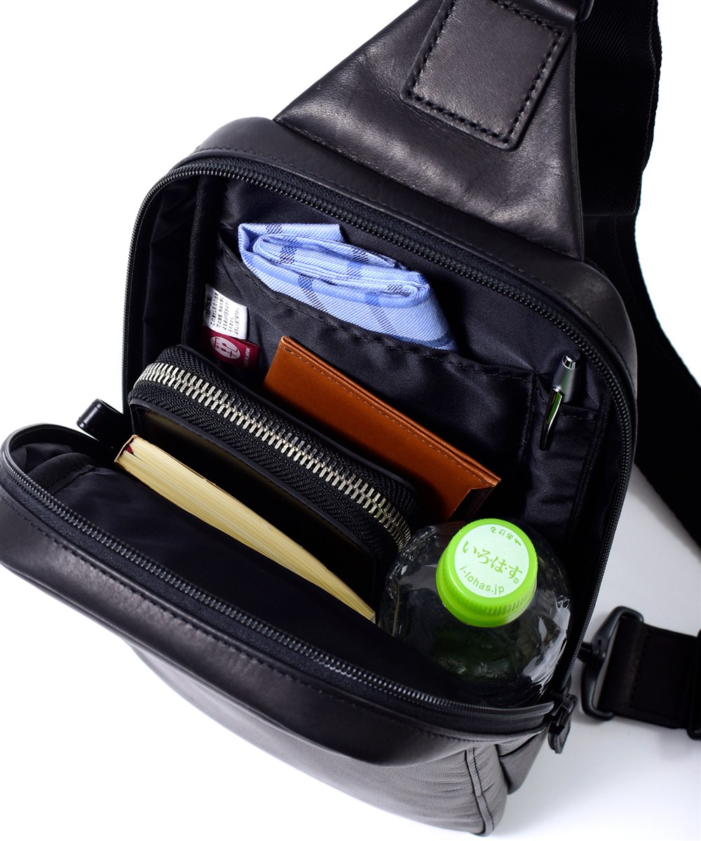 カルワザ ウイングII レザーワンショルダーバッグ