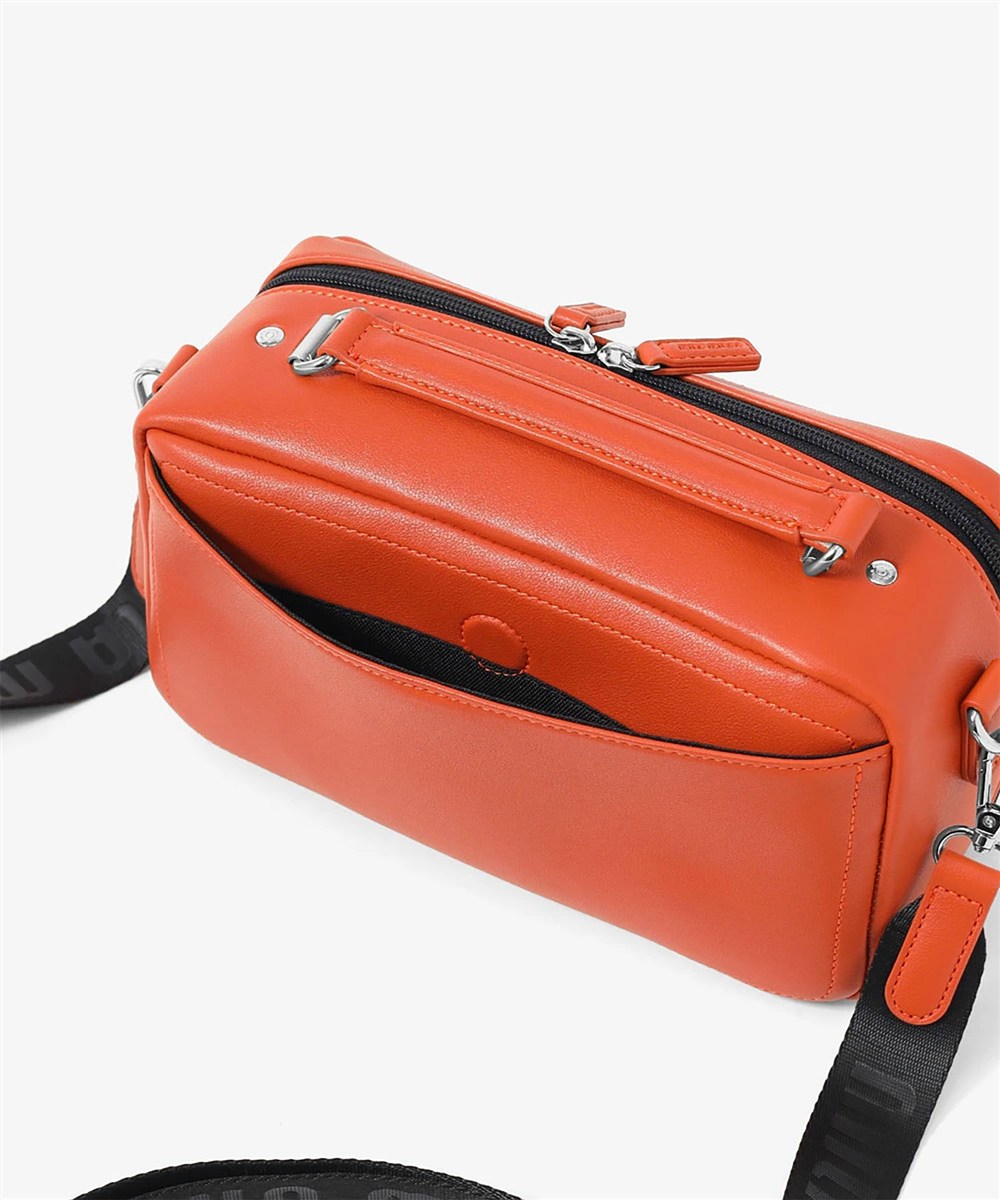 ミラ・ミラン オット ショルダーバッグ