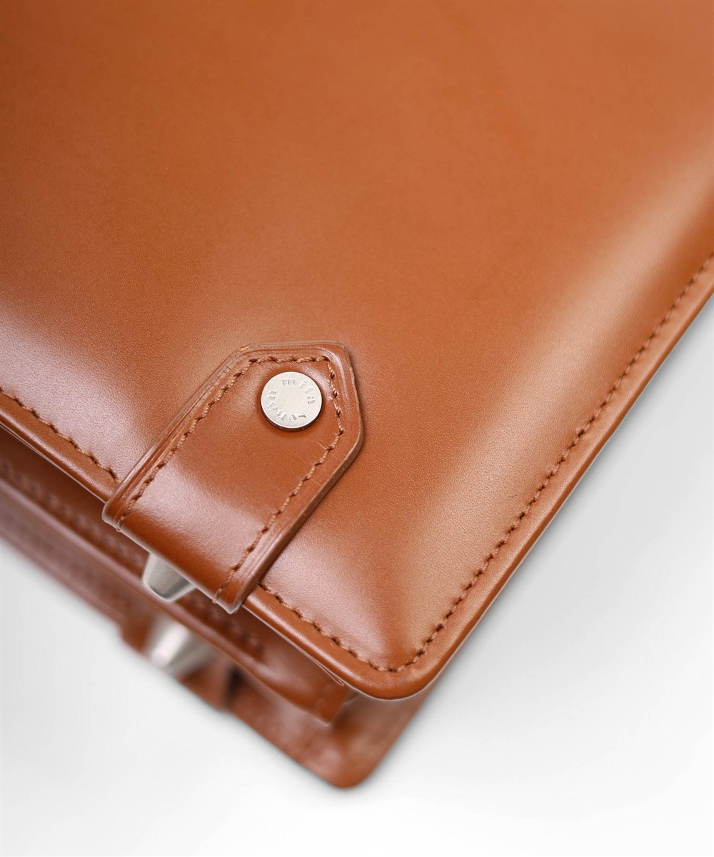 ミラ・ショーン ニュートレノ レザーダレスバッグ B4