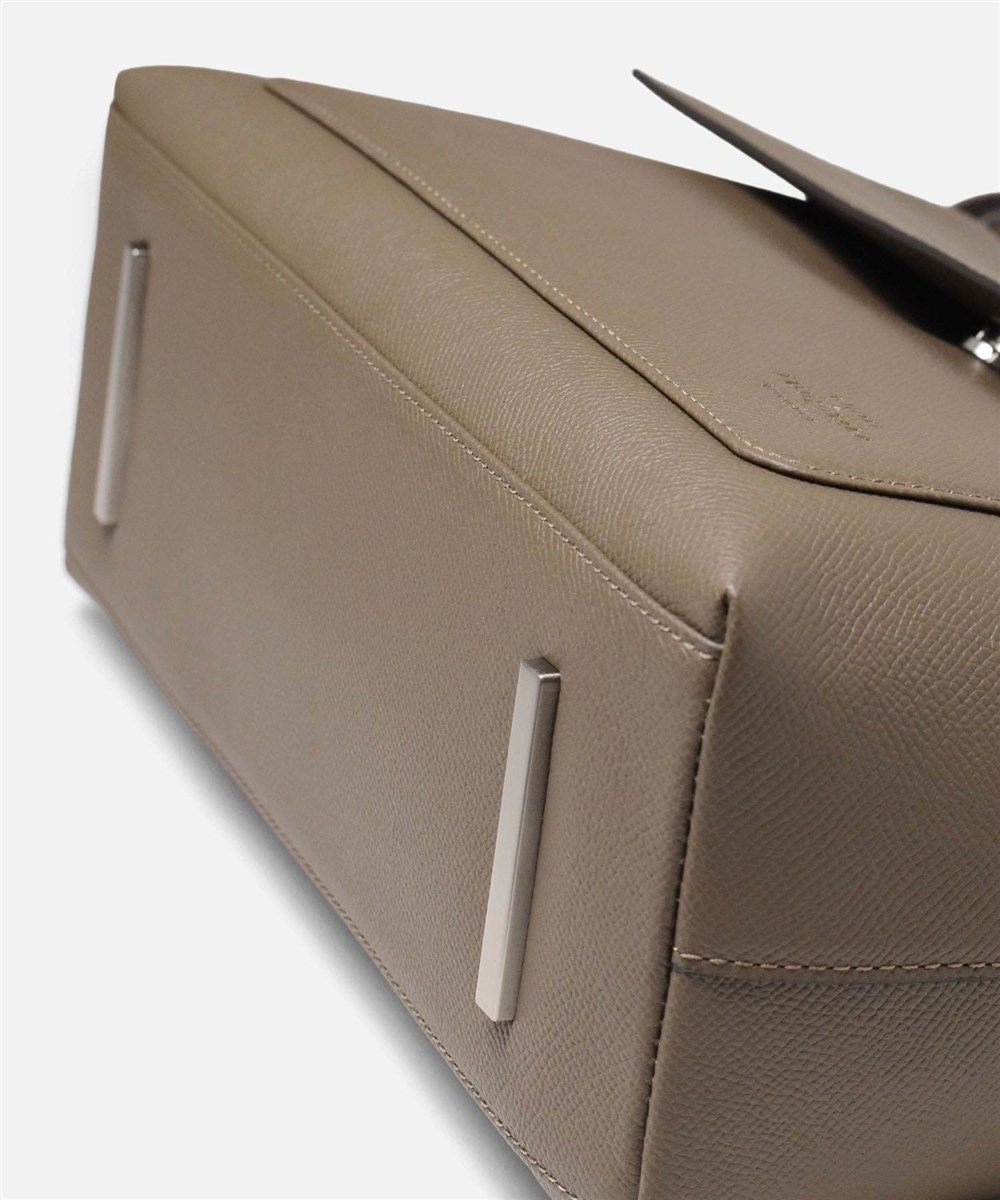 フジタカ ギャラリー ワープロラックス レザーショルダーバッグ A4 【S26KE】