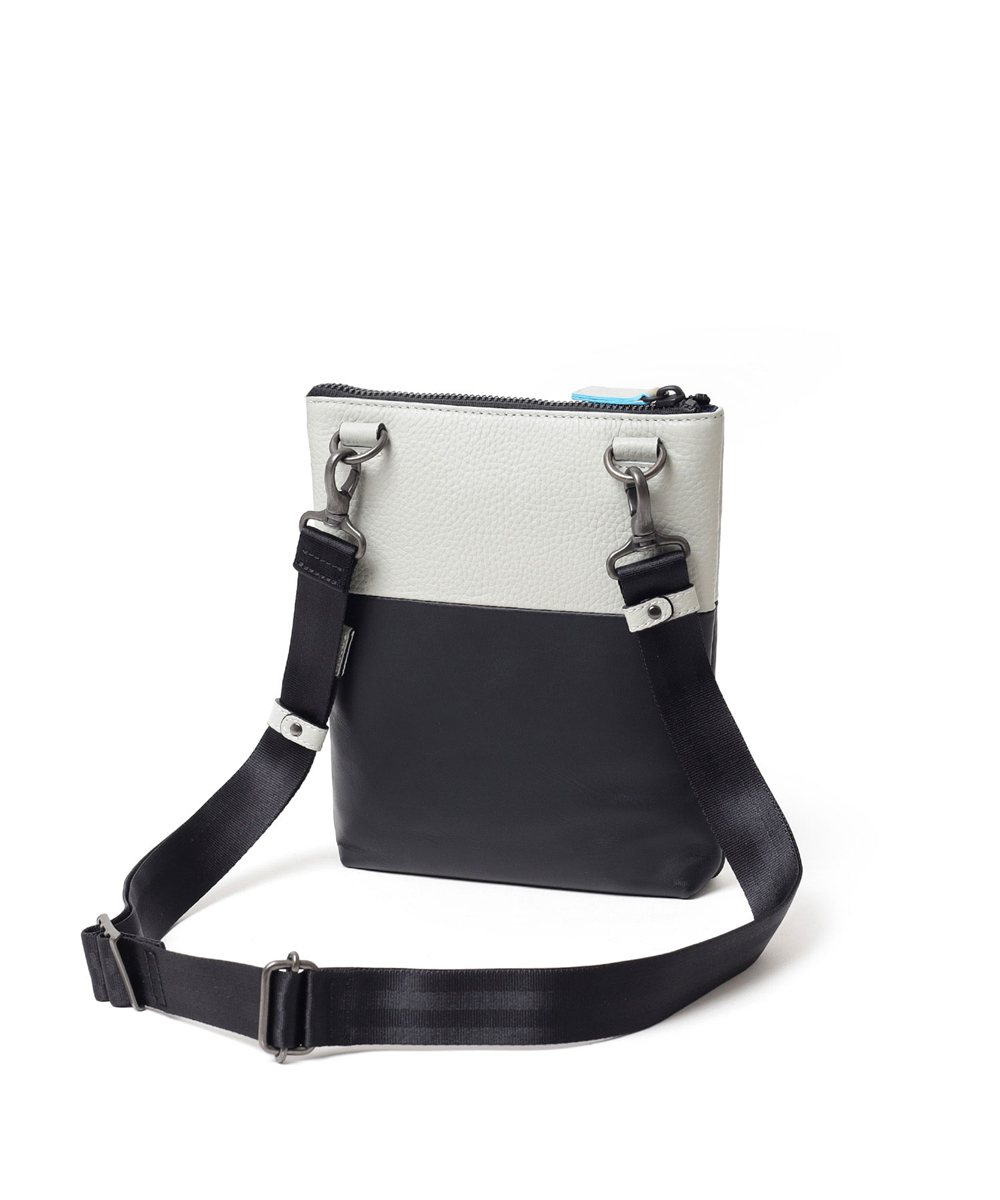 ランバン オン ブルー フェリチタ レザーショルダーバッグ