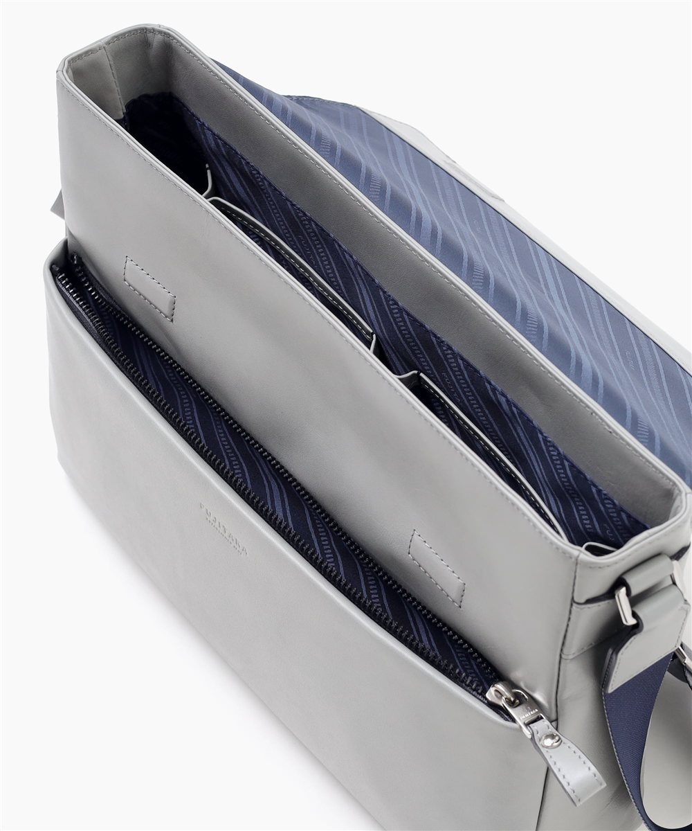 フジタカ ニューポスタ レザーショルダーバッグ A4