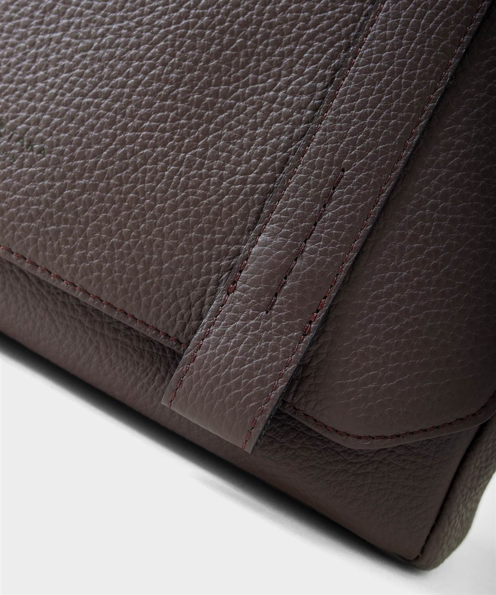 フジタカ アルタ かぶせ レザーショルダーバッグ A4