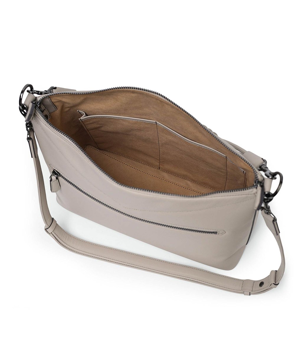 フジタカ トレッソ レザーショルダーバッグ A4