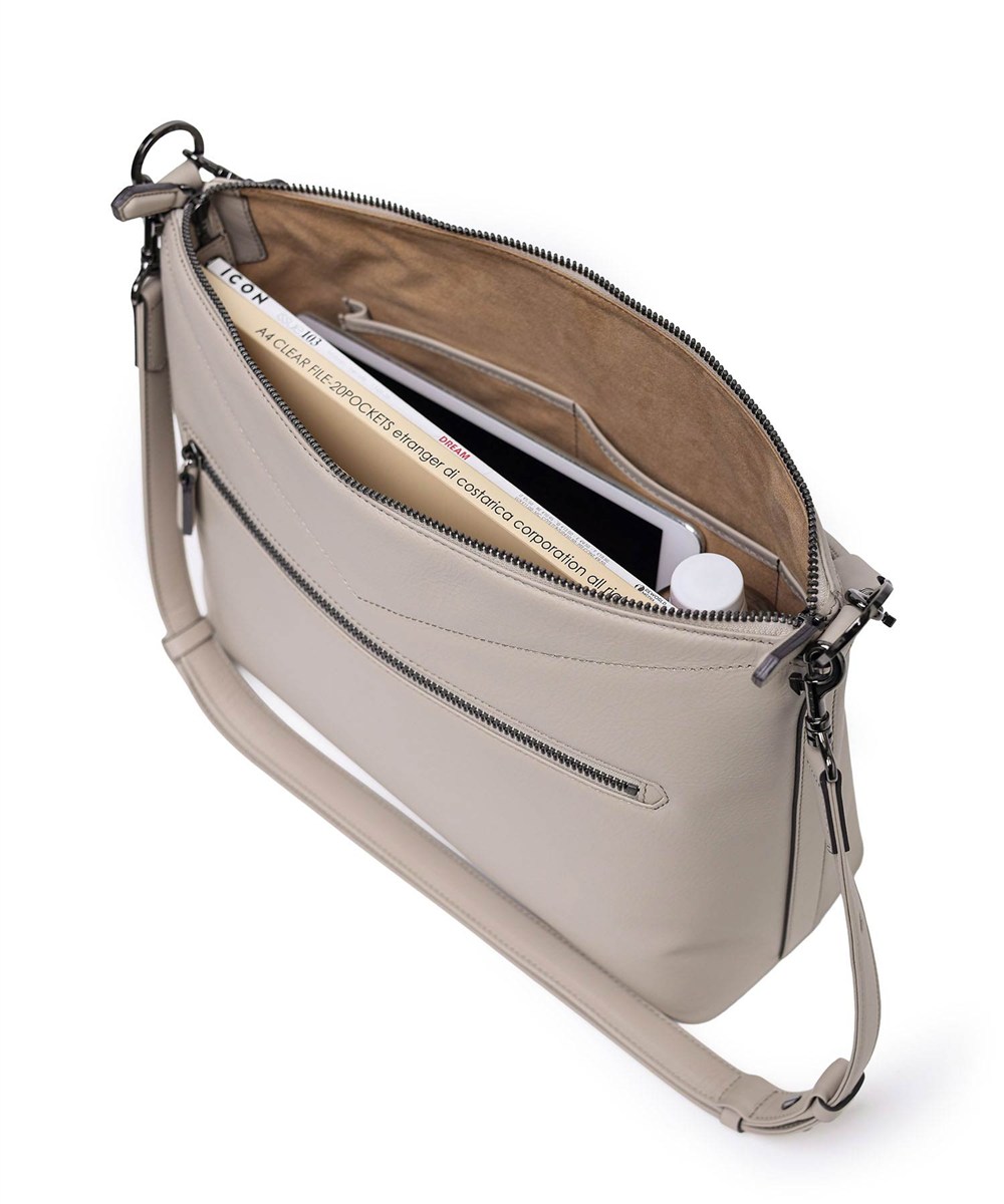 フジタカ トレッソ レザーショルダーバッグ A4