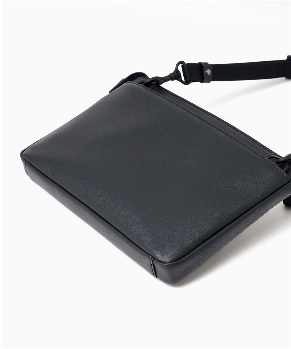 フジタカ ロカス レザーショルダーバッグ