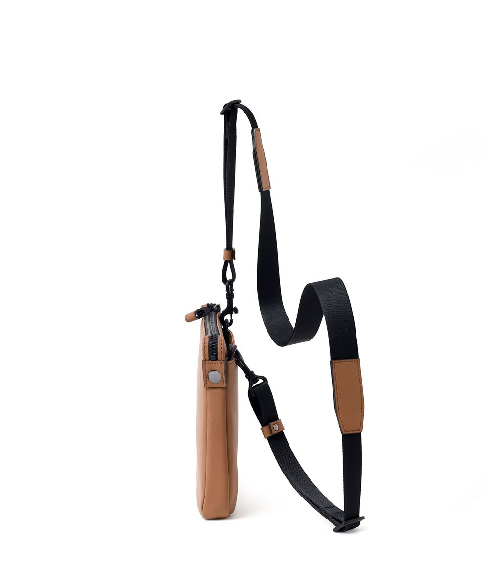 フジタカ ロカス レザーショルダーバッグ