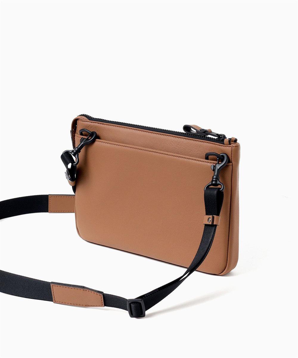 フジタカ ロカス レザーショルダーバッグ