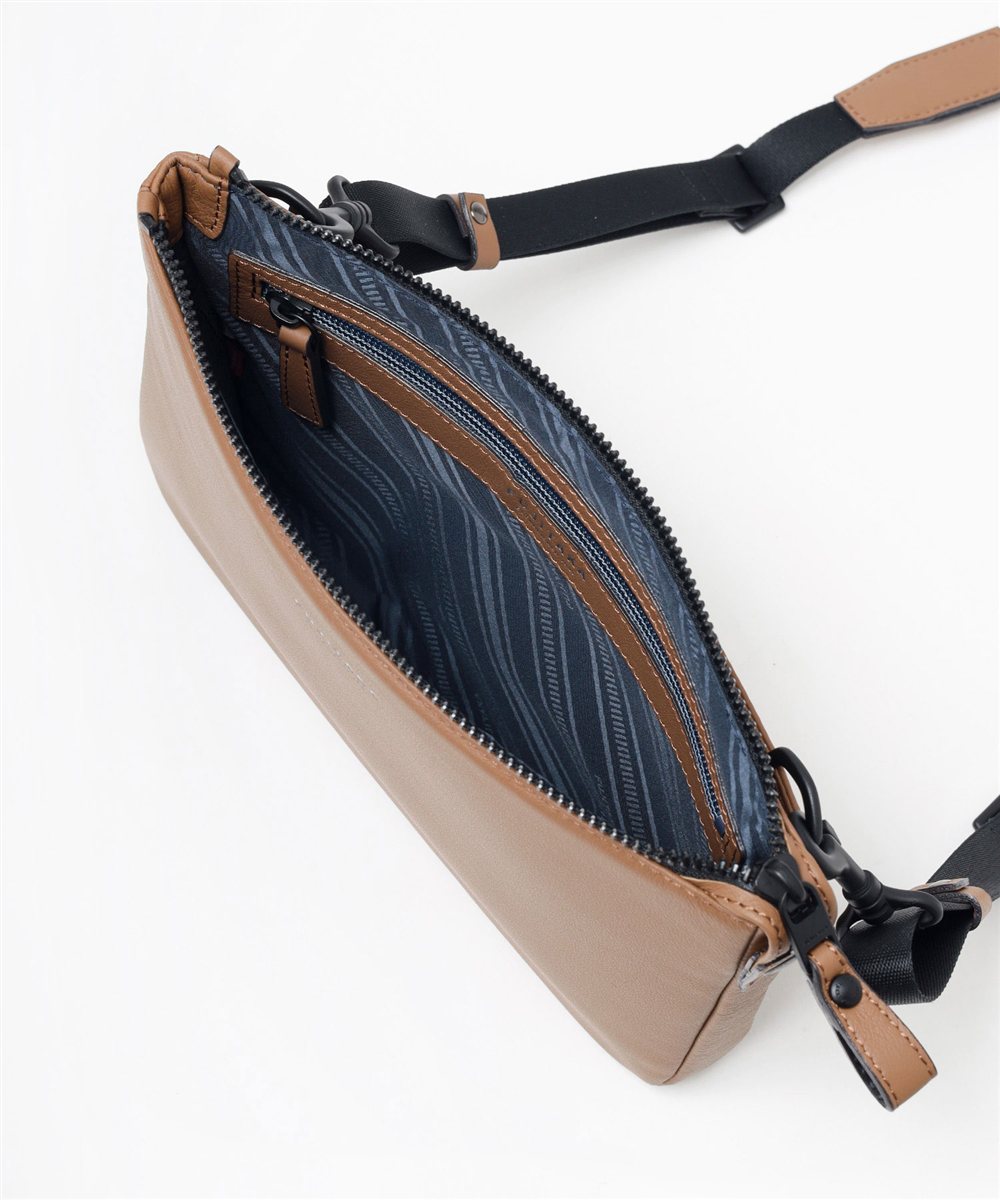 フジタカ ロカス レザーショルダーバッグ