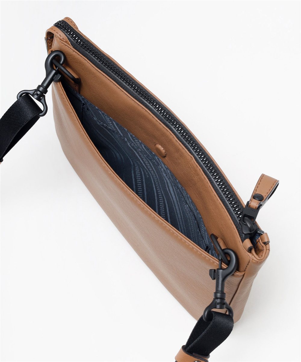 フジタカ ロカス レザーショルダーバッグ