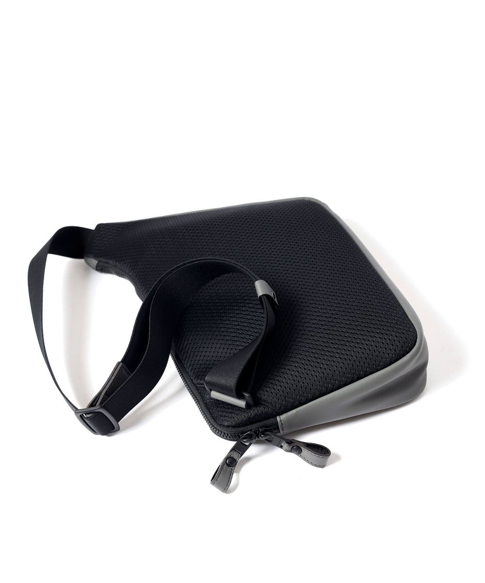 フジタカ ロカス レザーショルダーバッグ