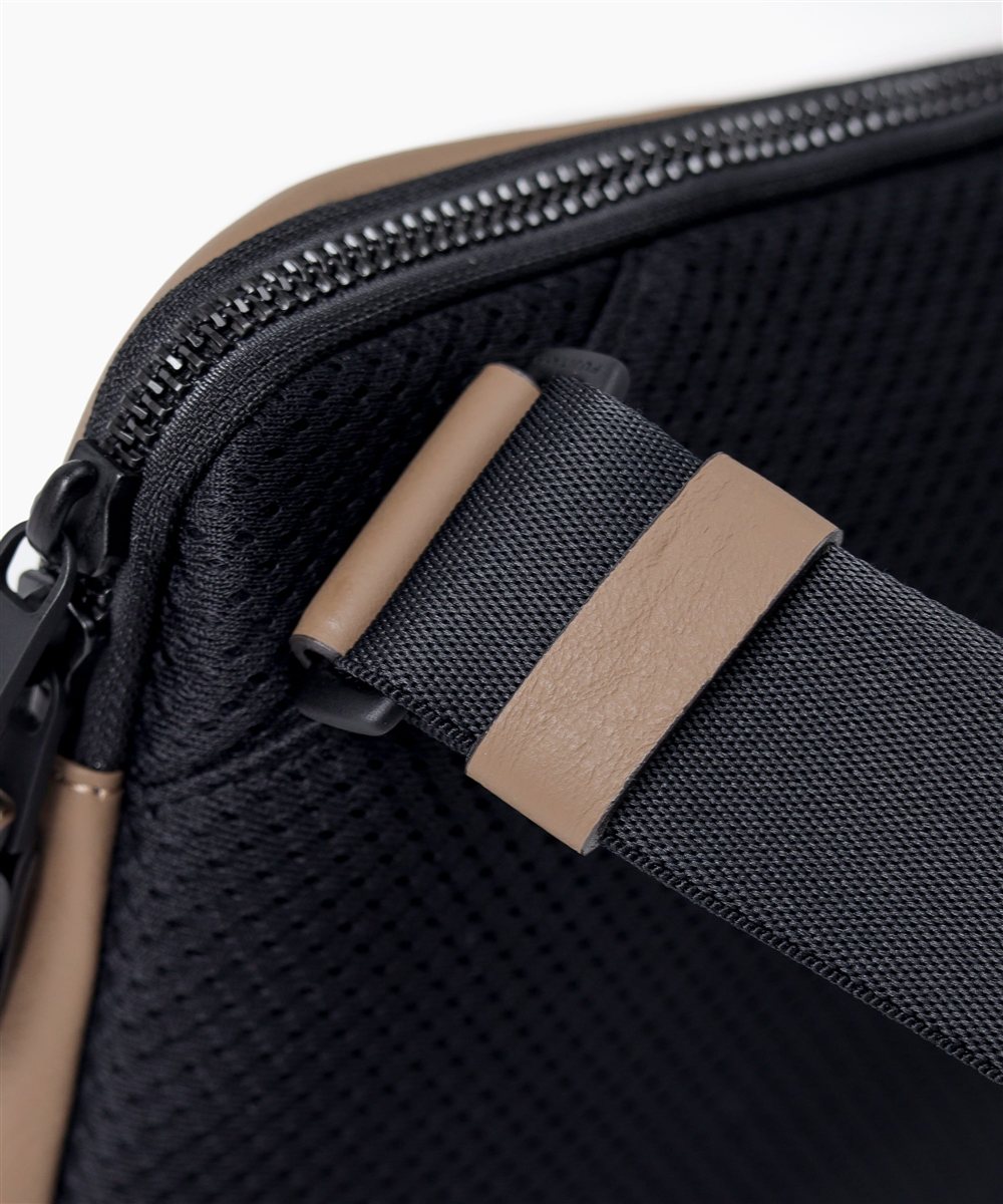 フジタカ ロカス レザーショルダーバッグ