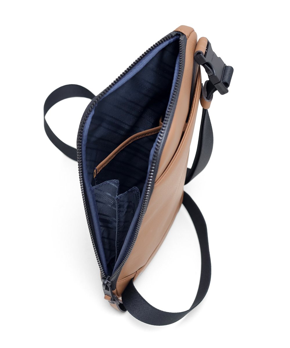 フジタカ ロカス レザーワンショルダーバッグ