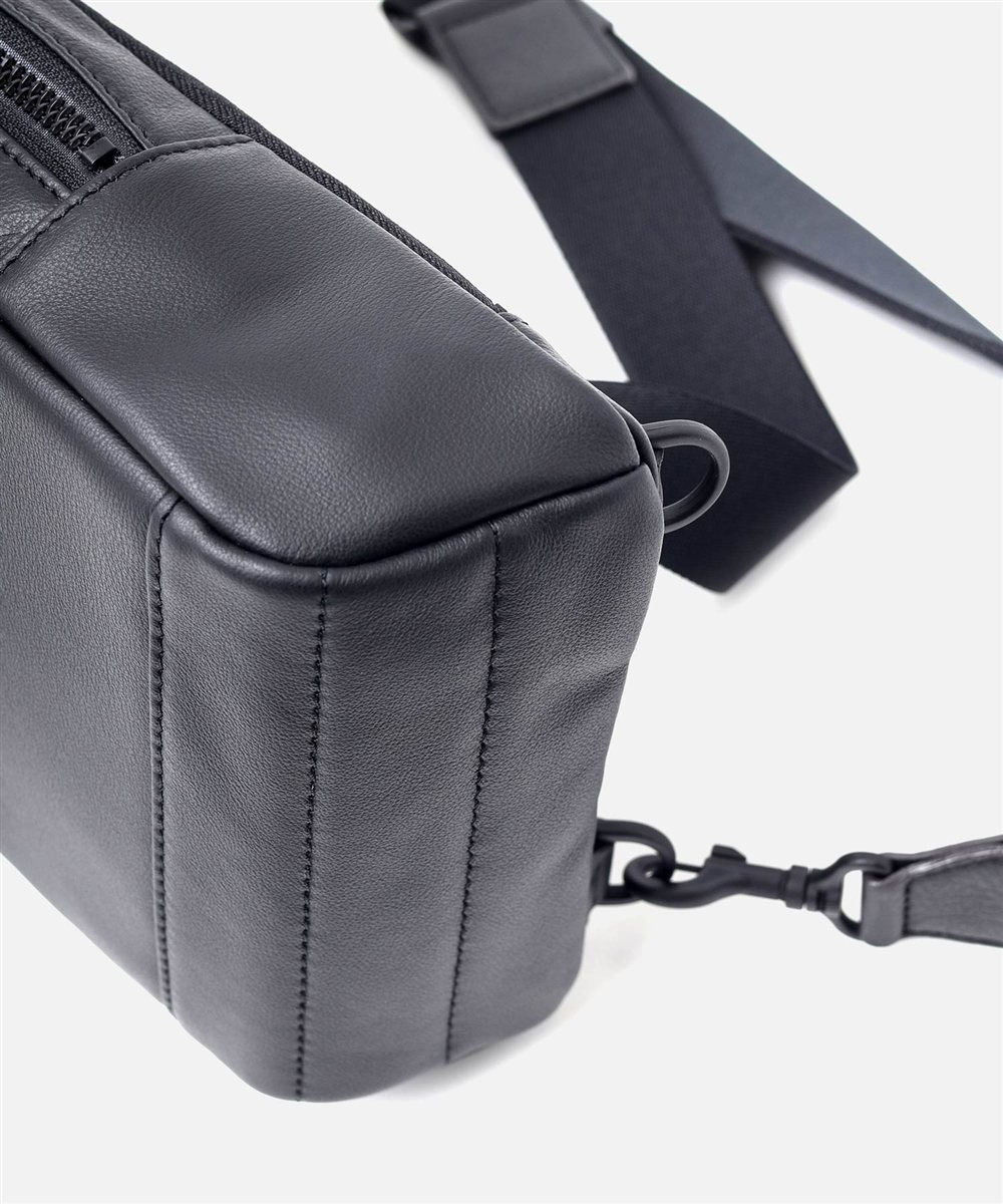 フジタカ ロカス レザーワンショルダーバッグ