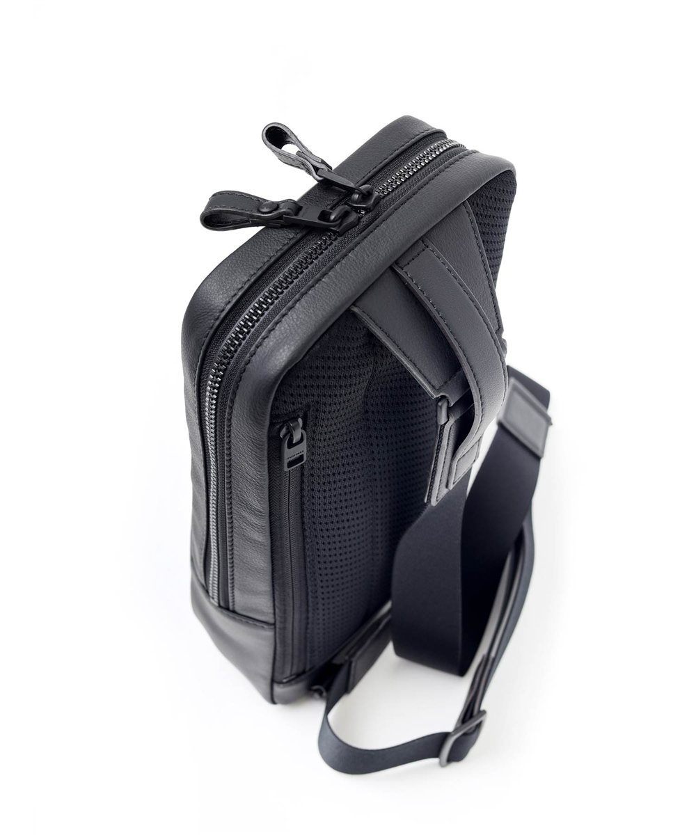 フジタカ ロカス レザーワンショルダーバッグ