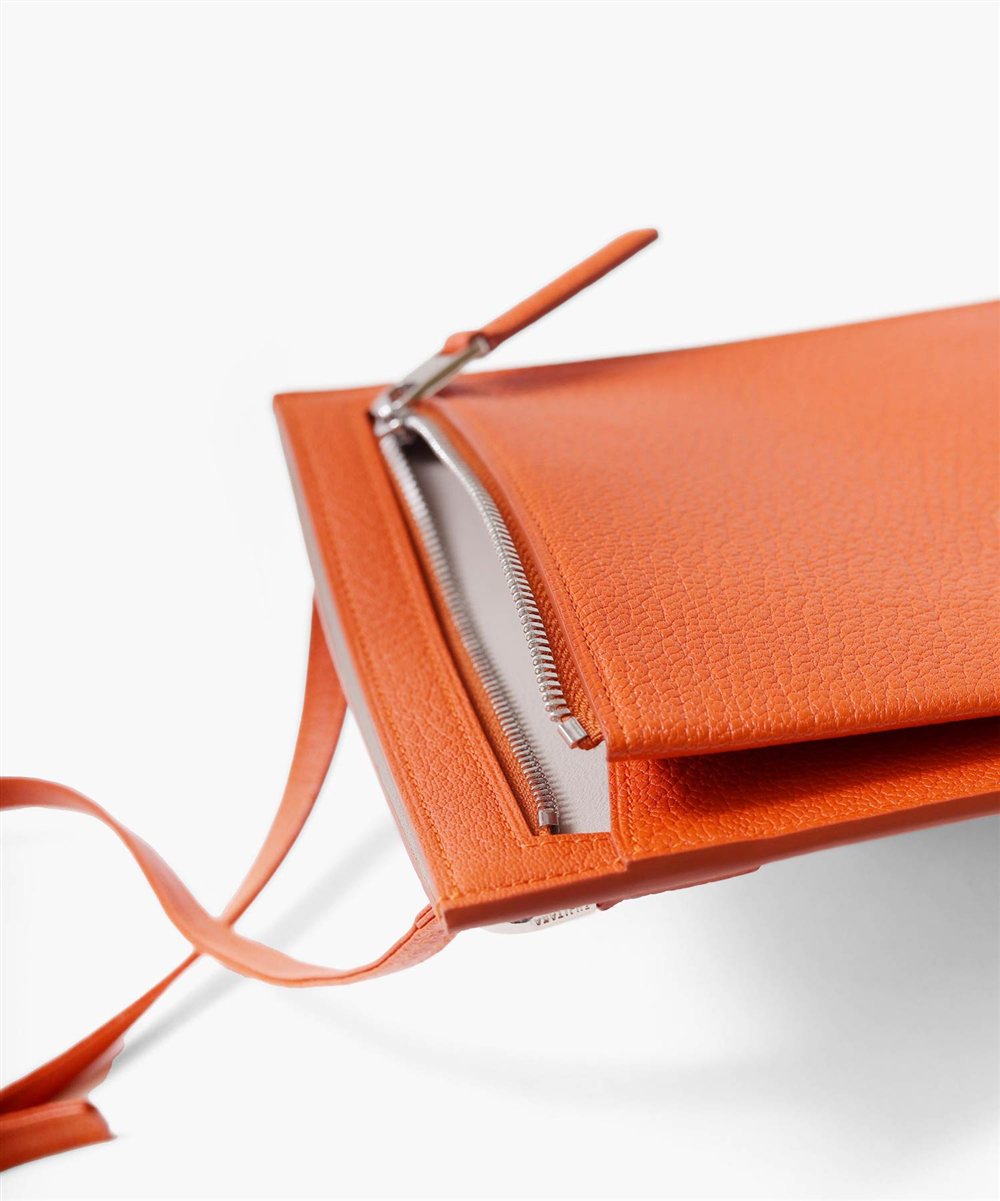 フジタカ シェーブル ゴートレザー スマホショルダーバッグ