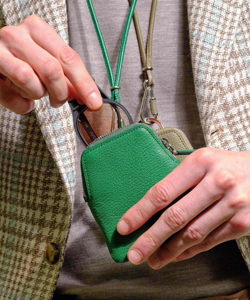 シェーブル ゴートレザー 総革ネックポーチ