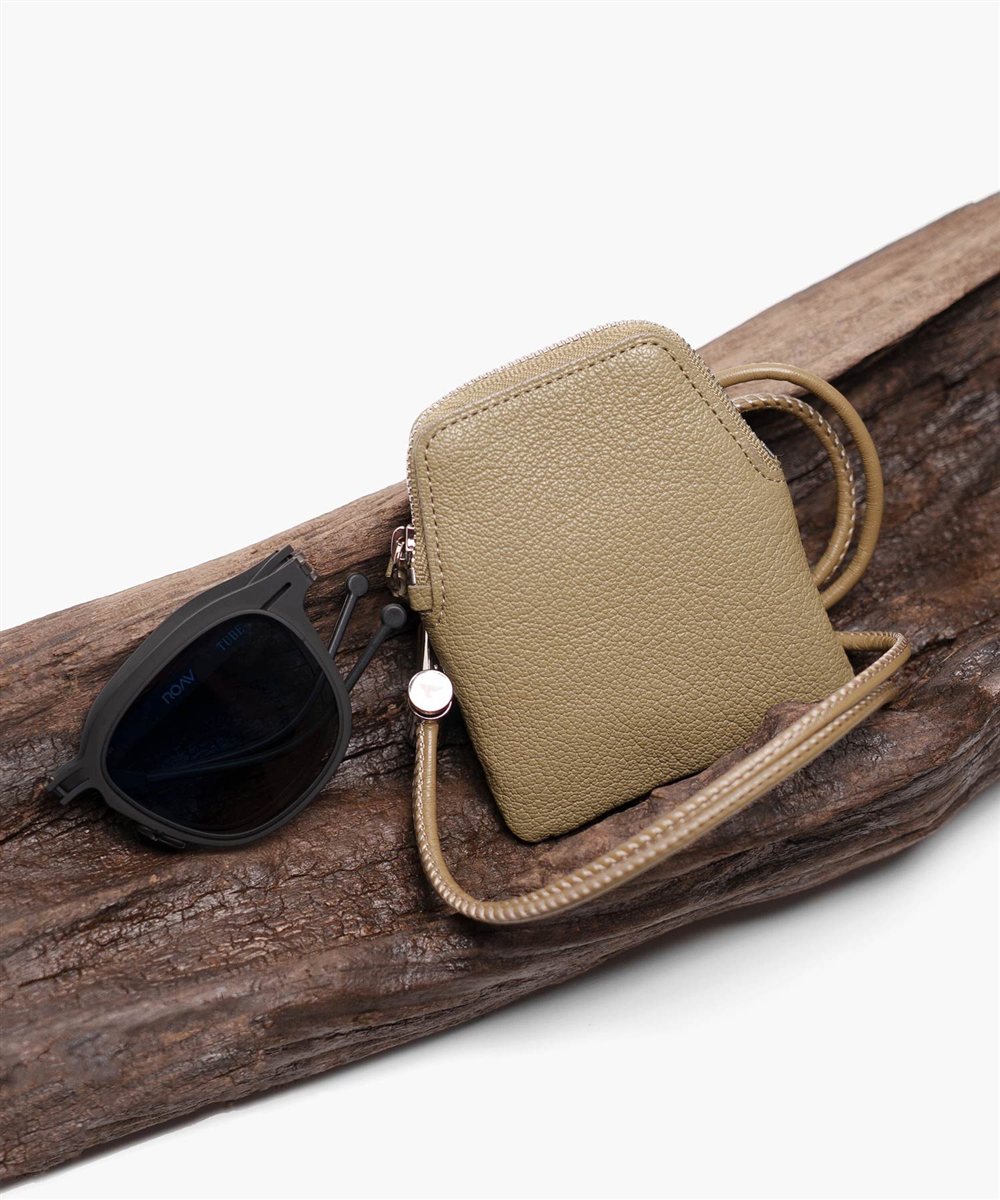 シェーブル ゴートレザー 総革ネックポーチ