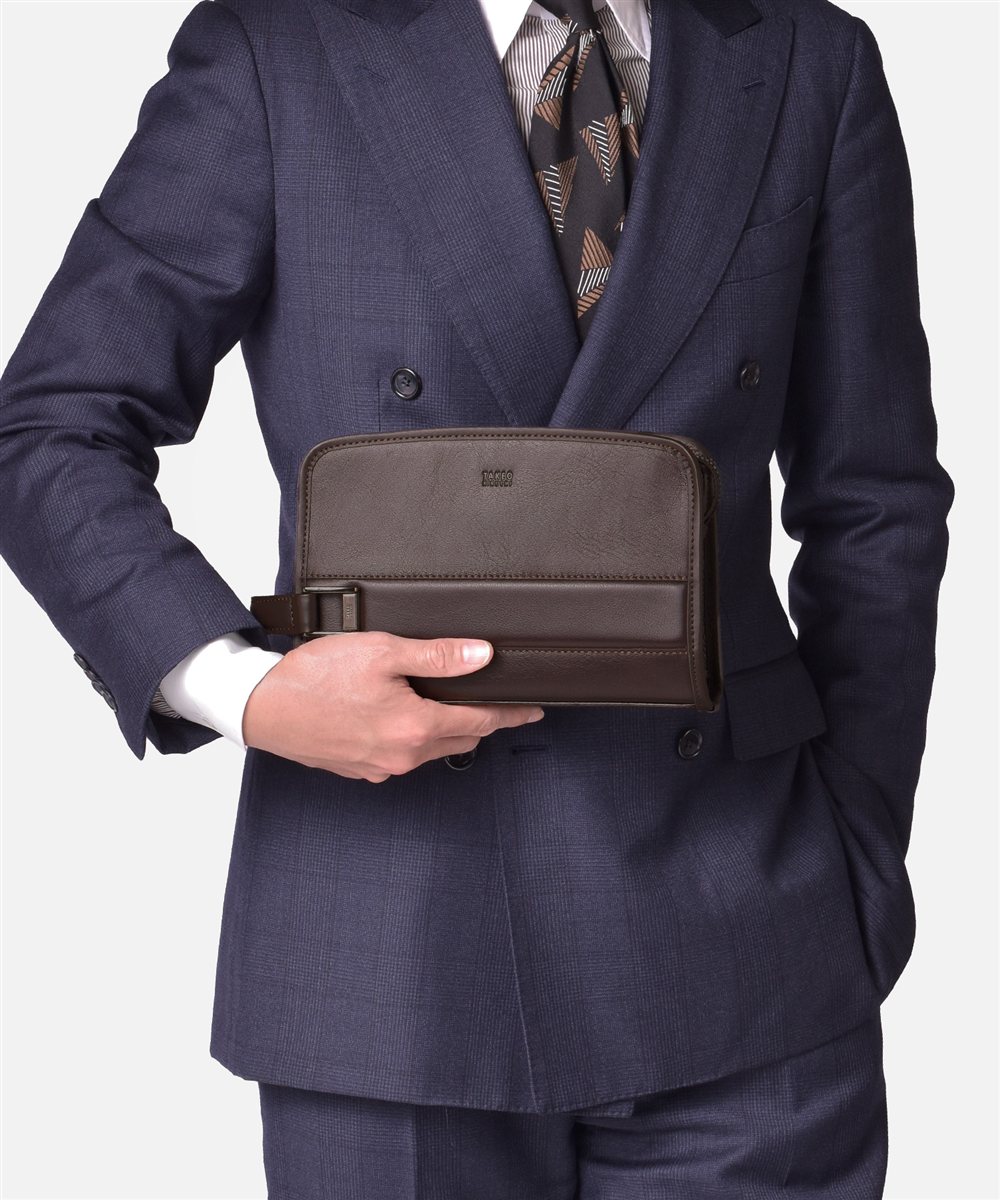 タケオキクチ ボルトン レザーメンズポーチ 24cm