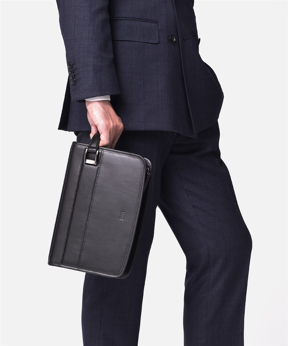 タケオキクチ ボルトン レザーメンズポーチ 27cm