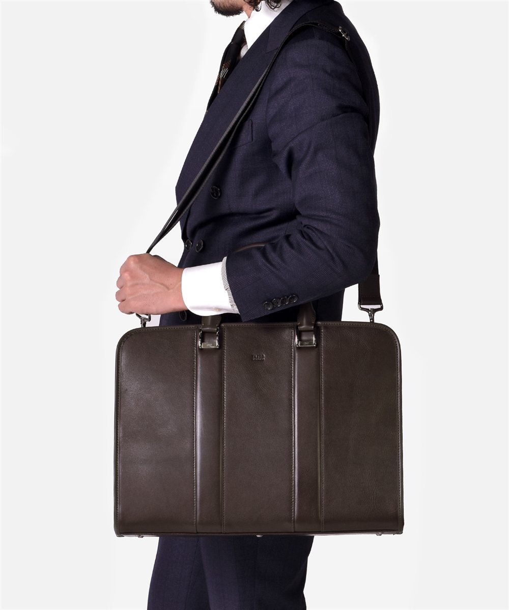 タケオキクチ ボルトン レザービジネスバッグ B4