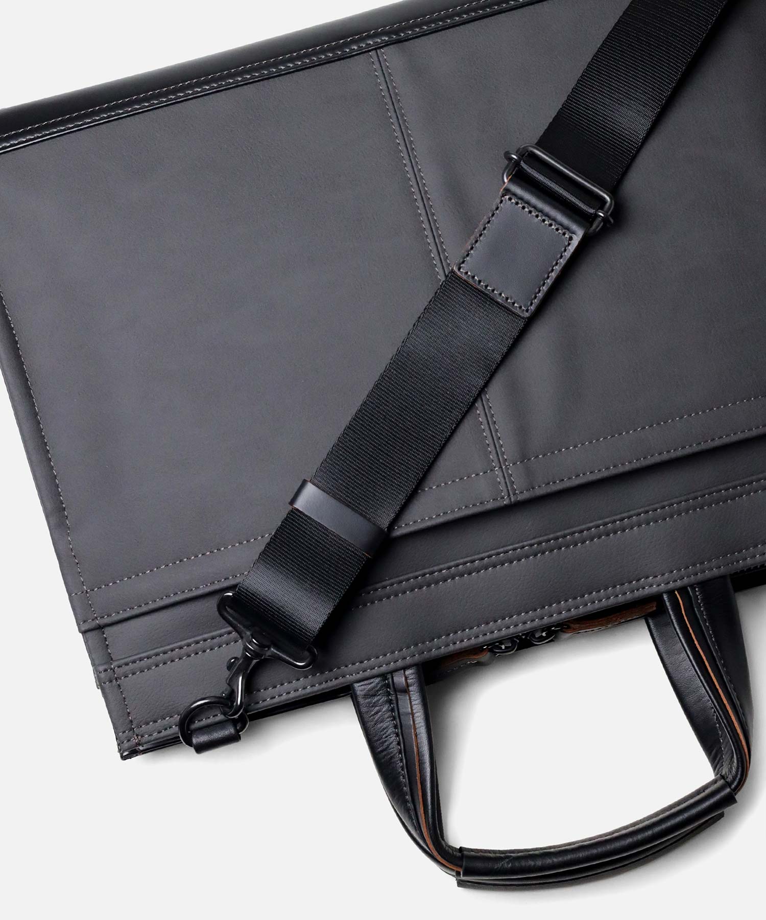 新品 TAKEO KIKUCHI ビジネスバッグ A4 税込定価3万3000円Ⓗ TAKEO KIKUCHI / タケオキクチ スラッド ビジネスバッグ A4 / ビジネス