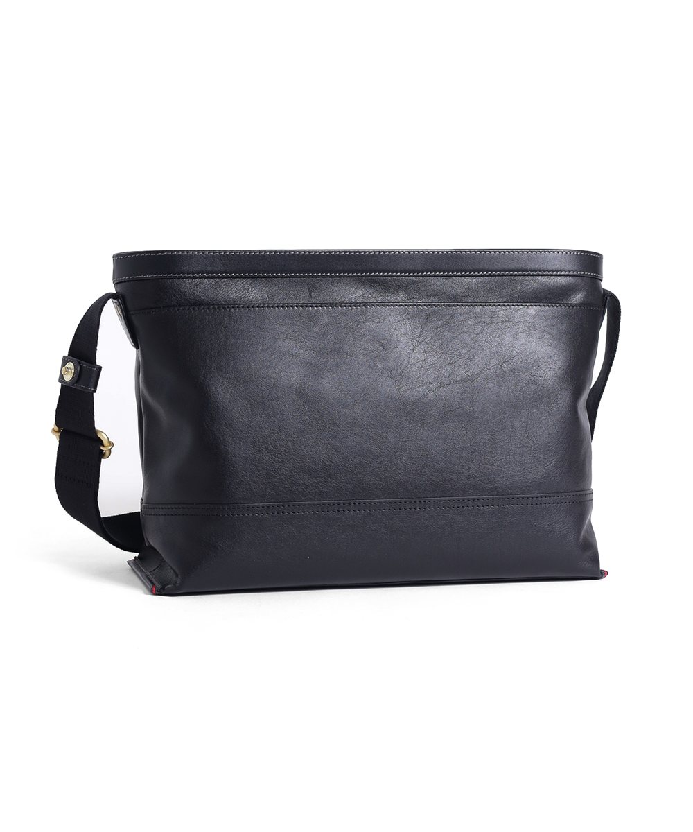 タケオキクチ マンチェスター レザーショルダーバッグ A4