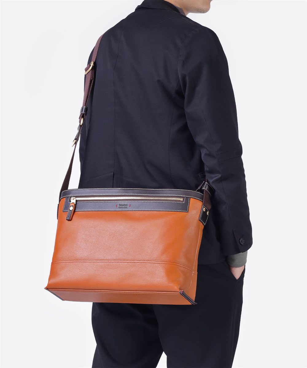 タケオキクチ マンチェスター レザーショルダーバッグ A4