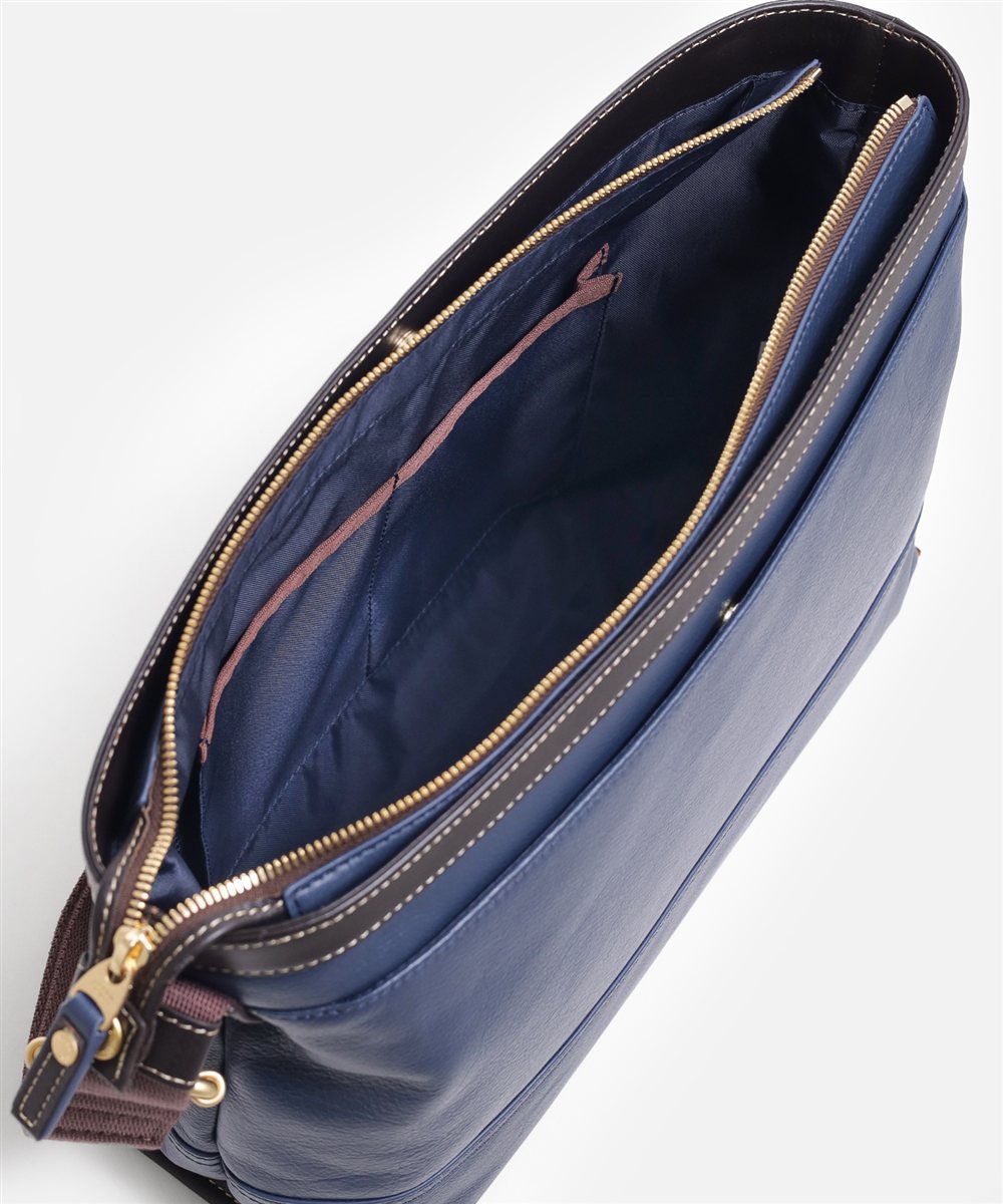 タケオキクチ マンチェスター レザーショルダーバッグ A4