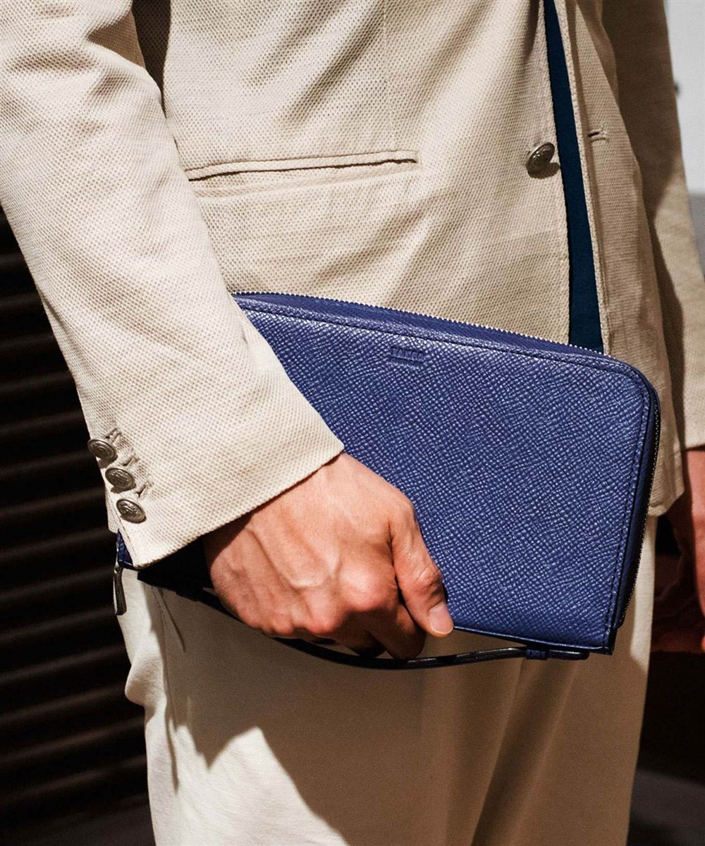 タケオキクチ ファン レザースマートセルバッグ カード段24