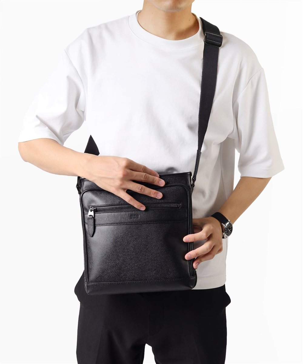 タケオキクチ ニュース ショルダーバッグ タテ型 B5