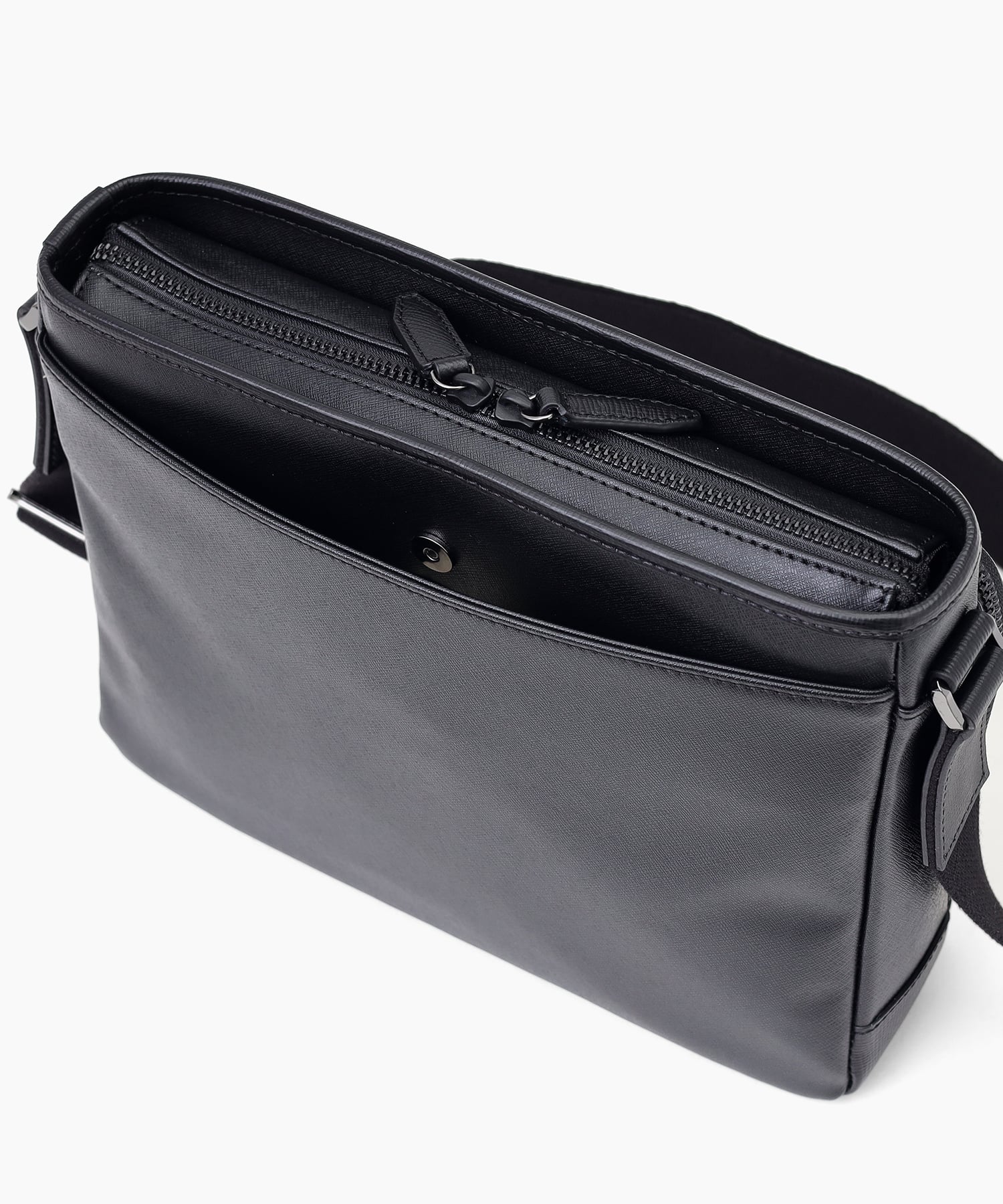 TAKEO KIKUCHI / タケオキクチ ニュース ショルダーバッグ ヨコ型 B5