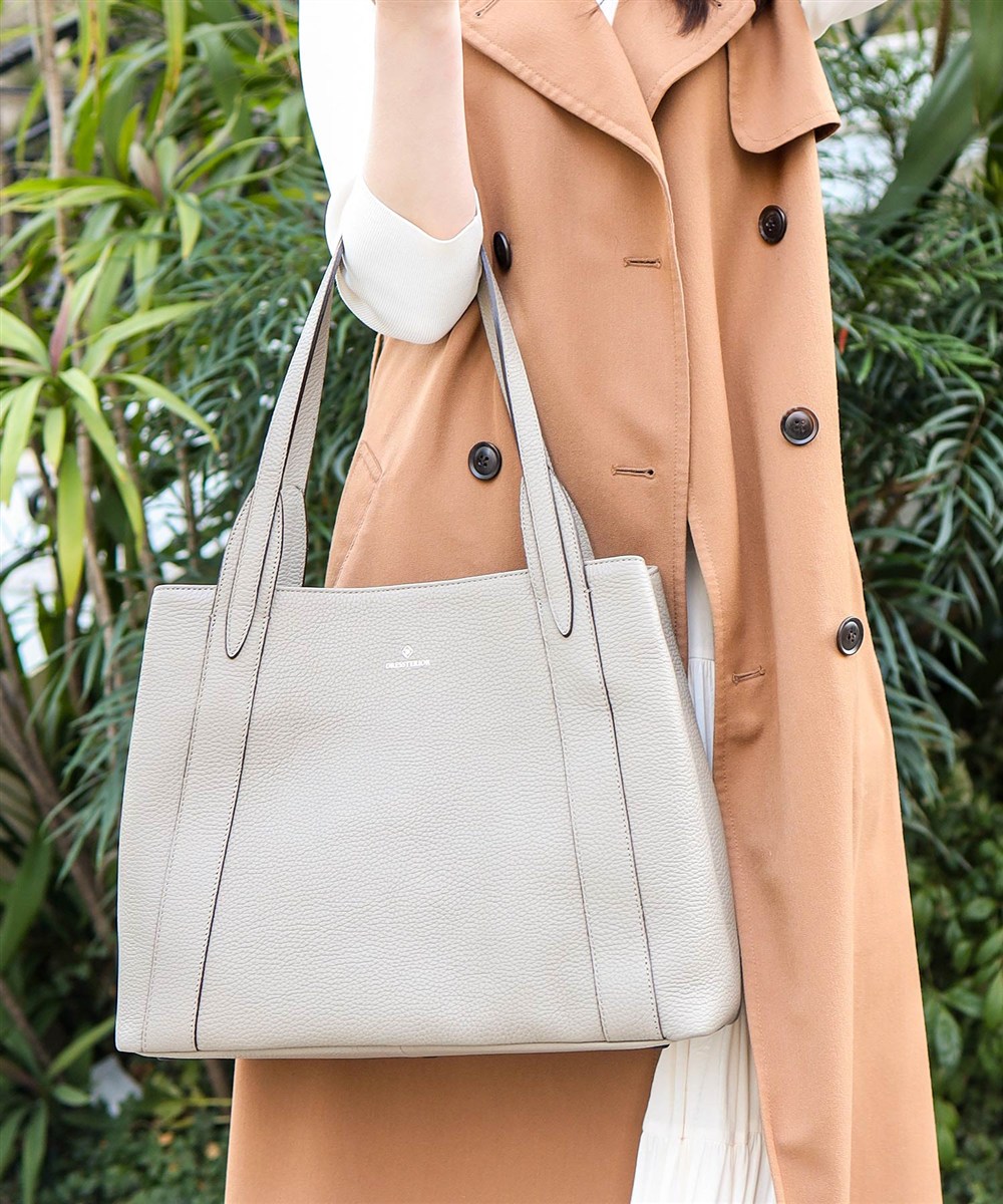 ドレステリア キャバリア レザートートバッグ A4