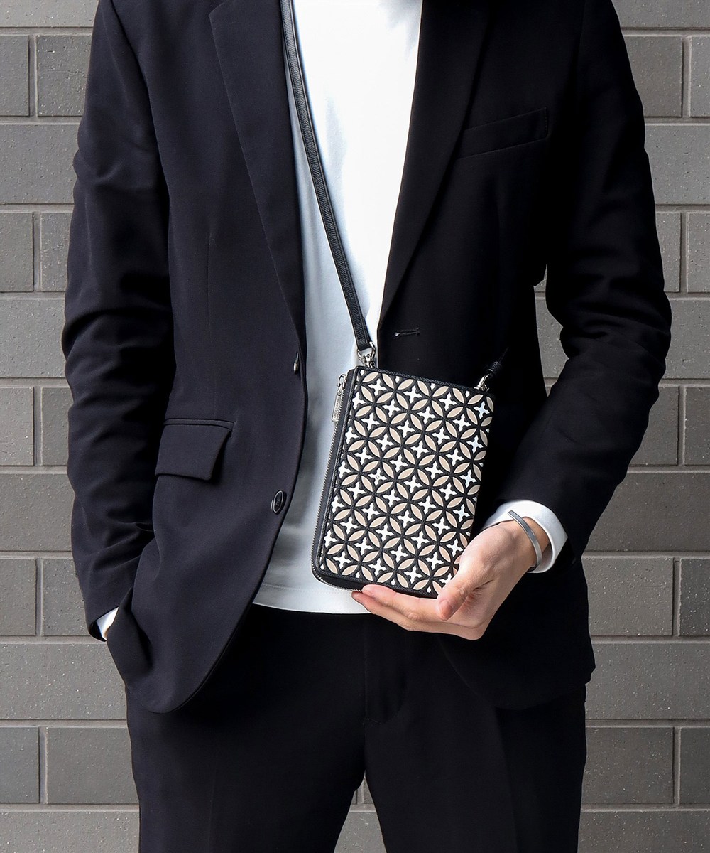 ドレステリア エアデール レザースマホショルダーバッグ