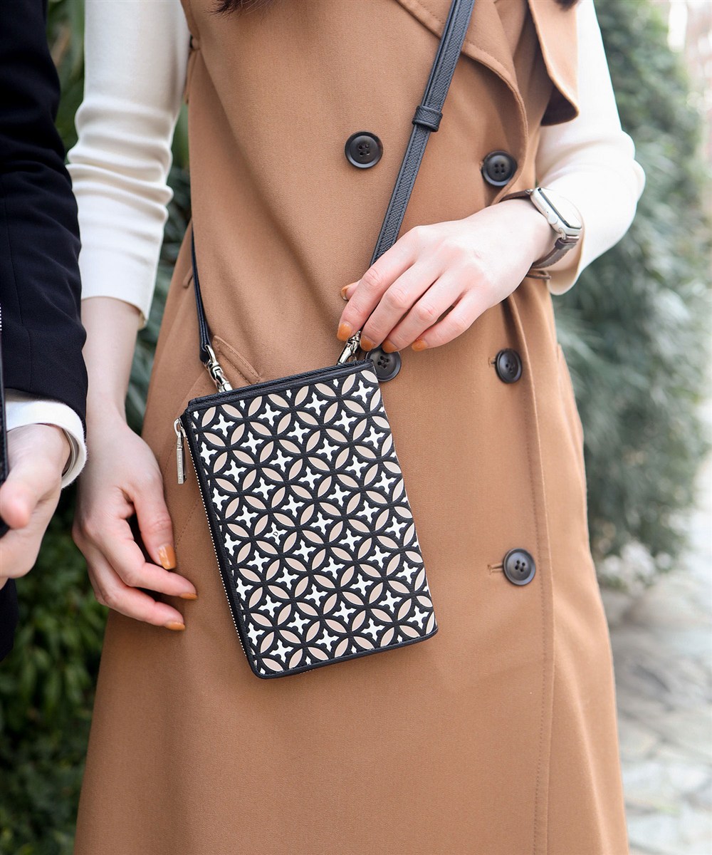 ドレステリア エアデール レザースマホショルダーバッグ